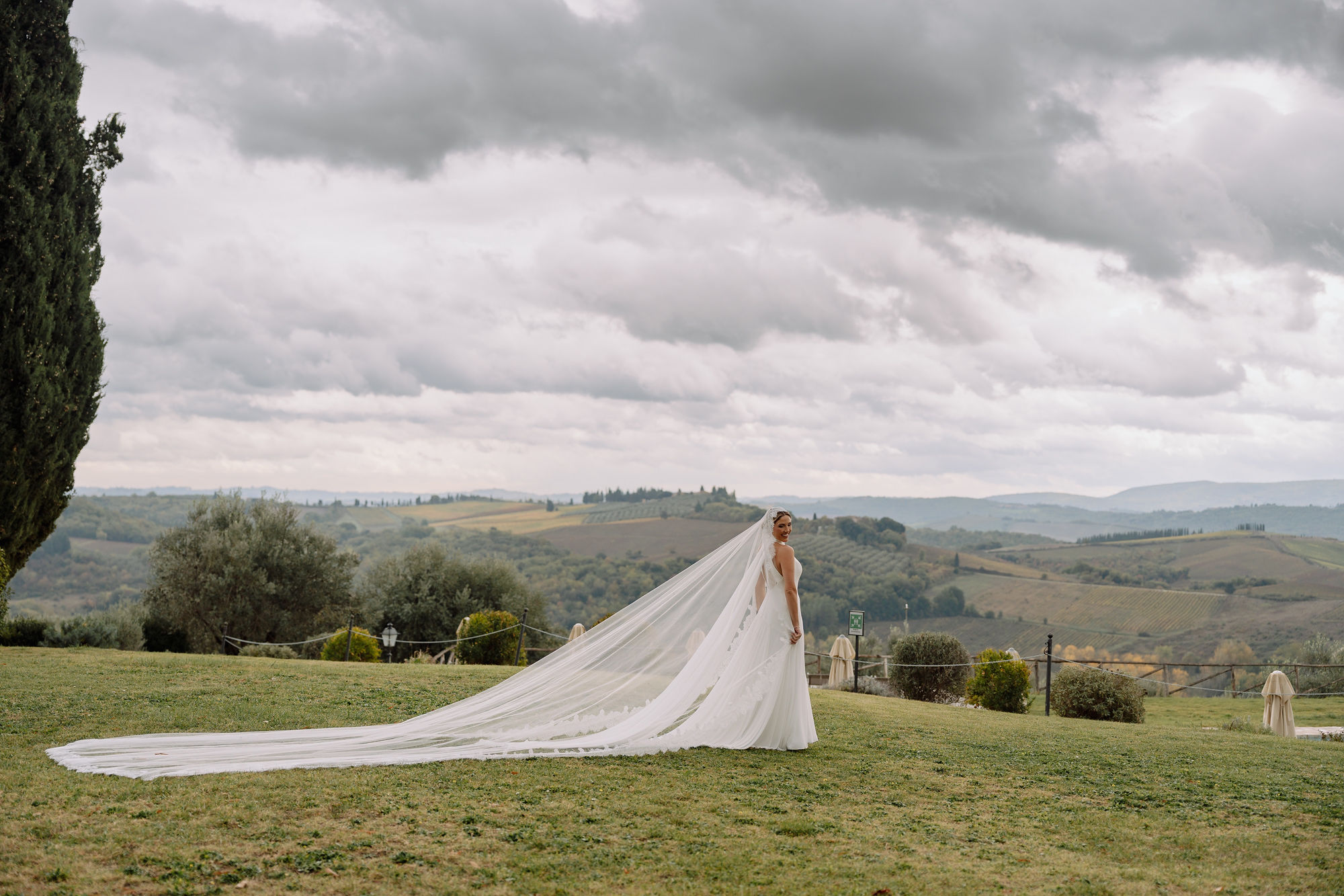 Uma viagem, três dias de festa e as raízes italianas: o destination wedding de Giordana e Kalil na Toscana