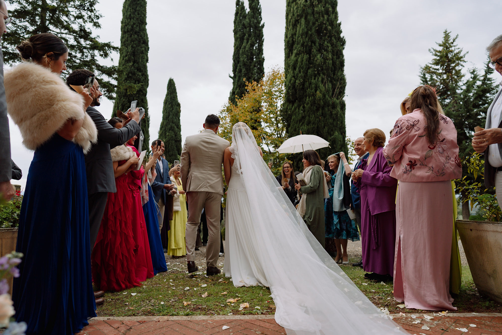 Uma viagem, três dias de festa e as raízes italianas: o destination wedding de Giordana e Kalil na Toscana