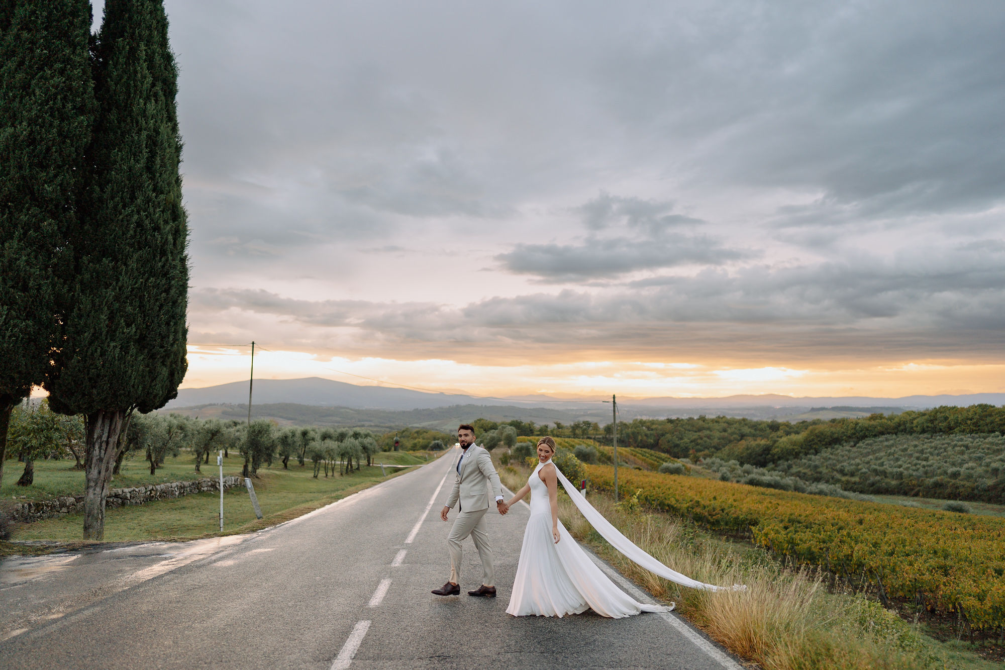 Uma viagem, três dias de festa e as raízes italianas: o destination wedding de Giordana e Kalil na Toscana