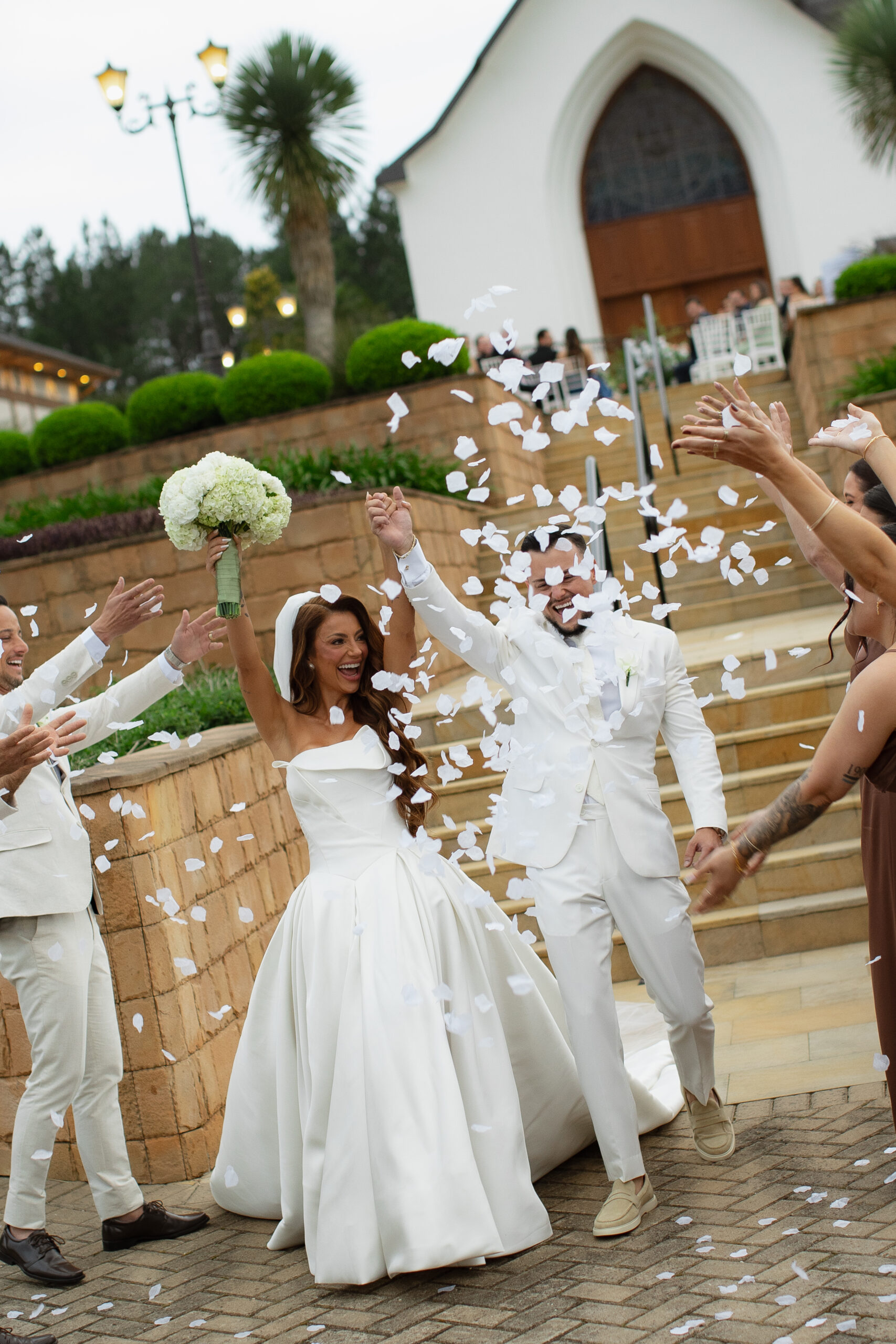 Com os filhos levando as alianças, Ketlyn e Gabriel celebram casamento emocionante no Rio Grande do Sul
