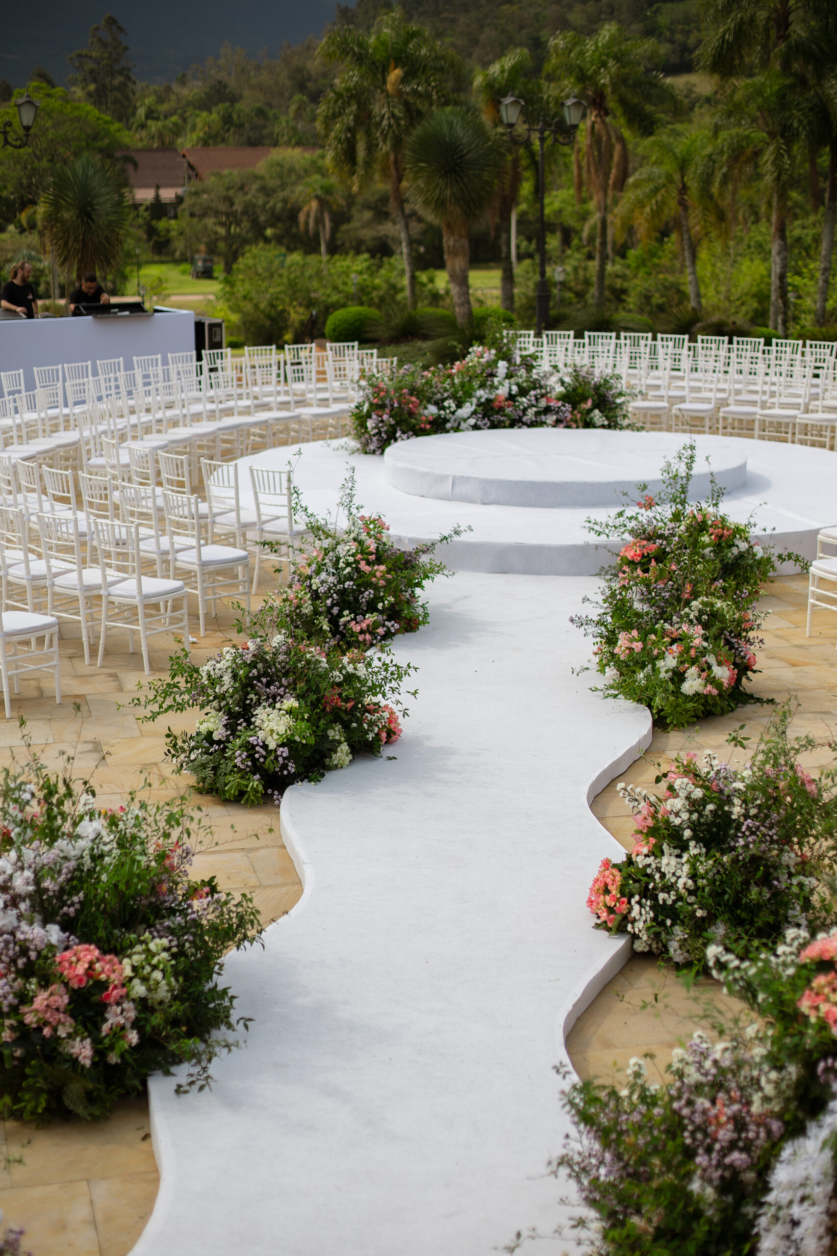 Com os filhos levando as alianças, Ketlyn e Gabriel celebram casamento emocionante no Rio Grande do Sul