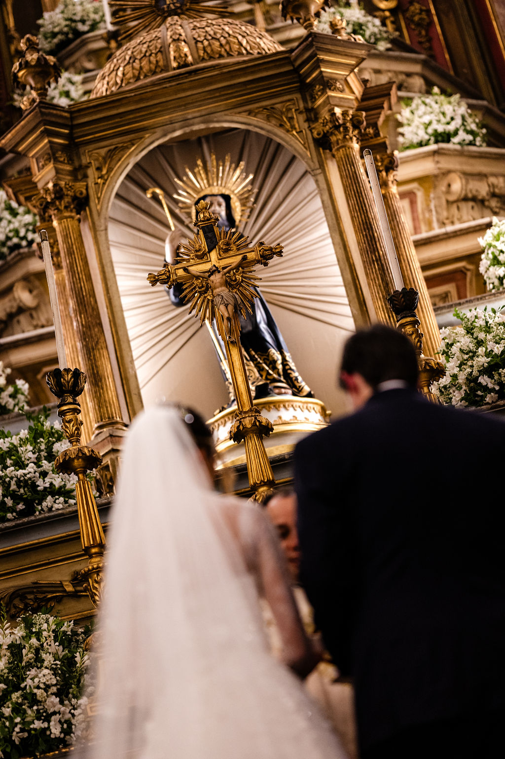 Júlia e Luís celebram casamento após encontro em Vancouver e pedido no Vaticano