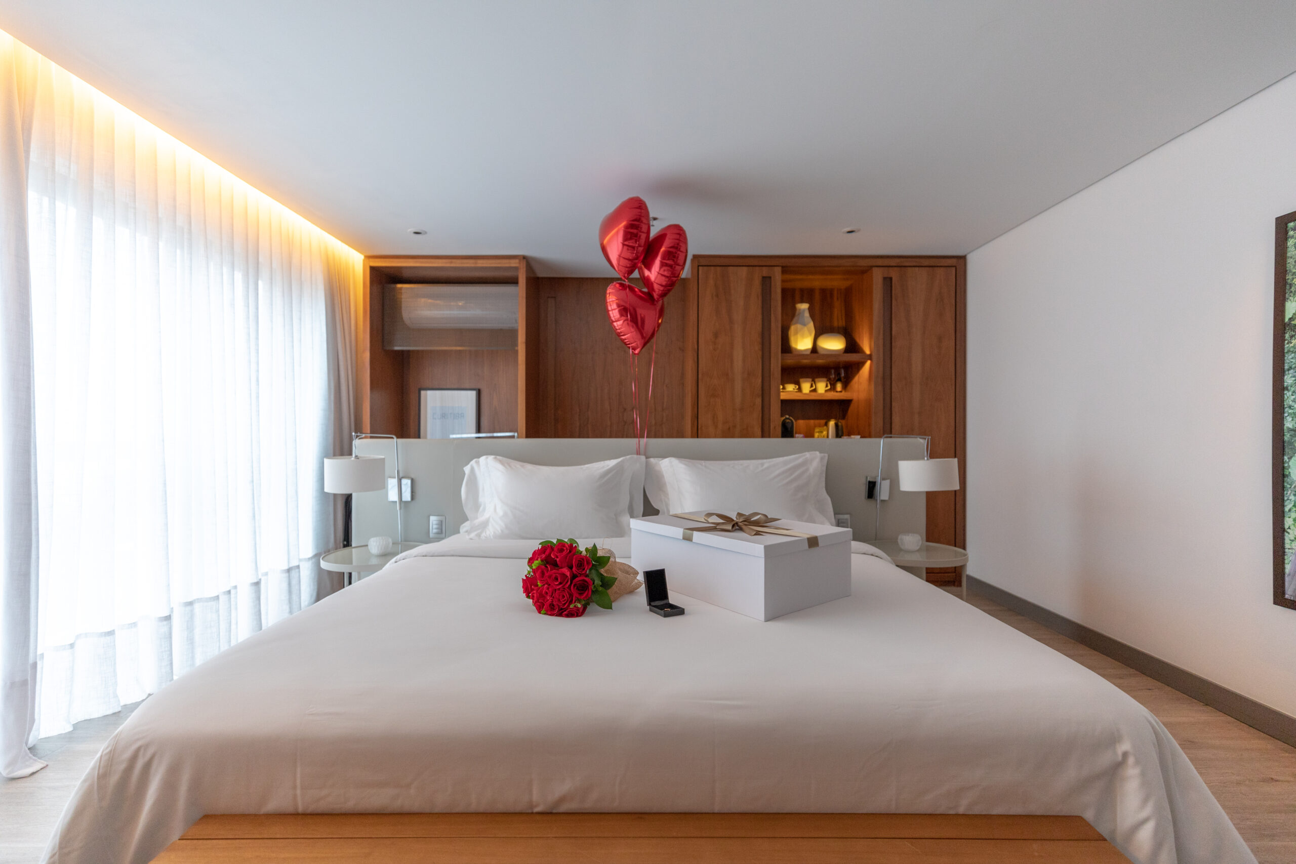 Suíte preparada para receber hóspedes em uma proposta de conforto e atendimento personalizado | Foto: Foto: Divulgação/Nomaa Hotel