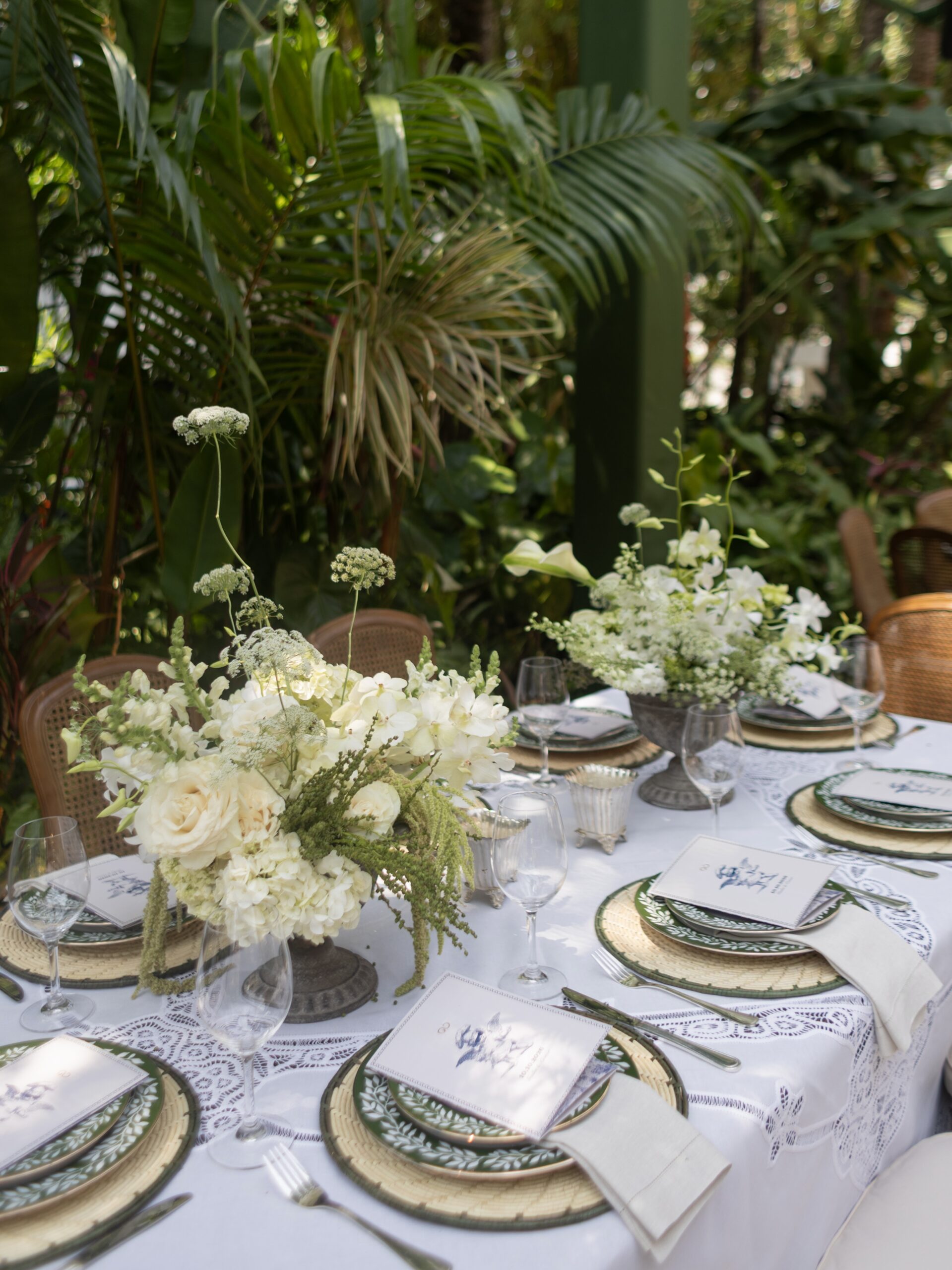 Giulia Be e Conor Kennedy celebram casamento no Rio com decoração clássica assinada por Dan Sendas