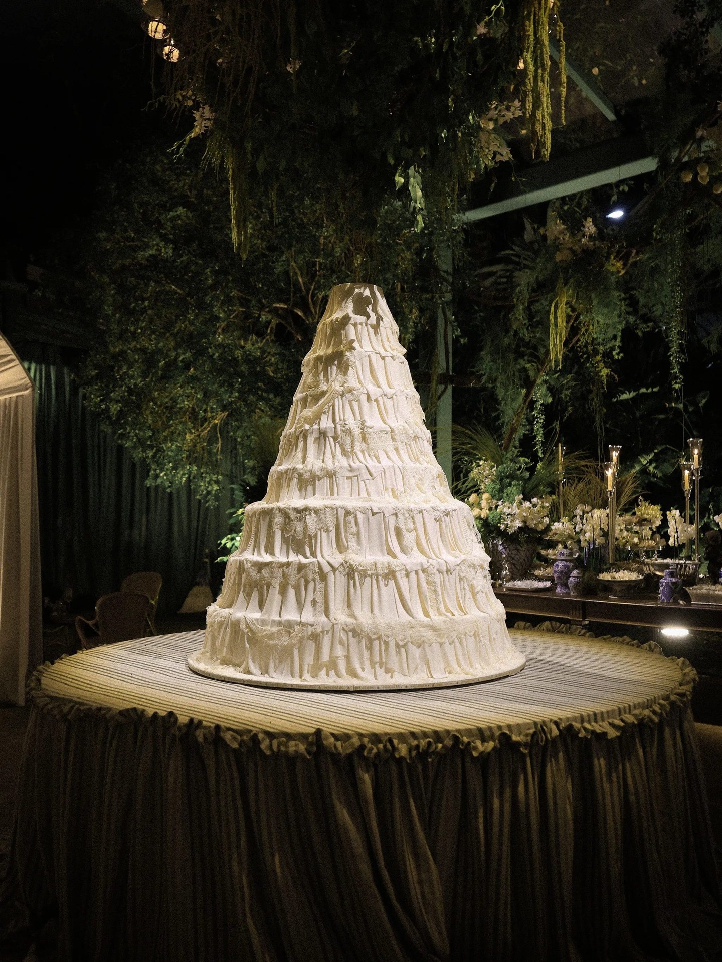 Giulia Be e Conor Kennedy celebram casamento no Rio com decoração clássica assinada por Dan Sendas