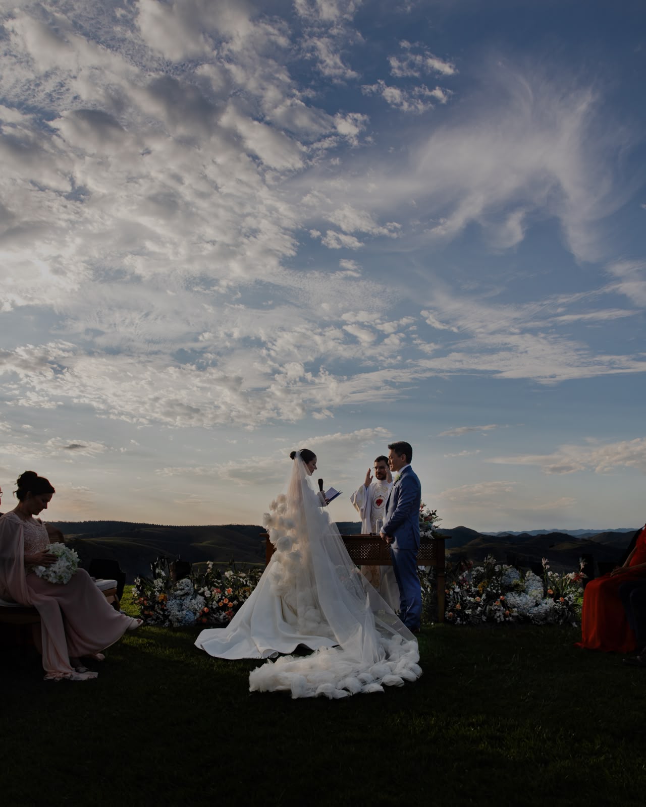 Lorena e Benjamin celebram encontro entre Brasil e Coreia em casamento na Região Serrana do Rio