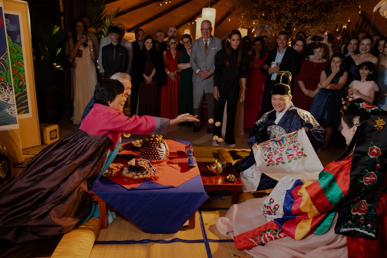 Lorena e Benjamin celebram encontro entre Brasil e Coreia em casamento na Região Serrana do Rio