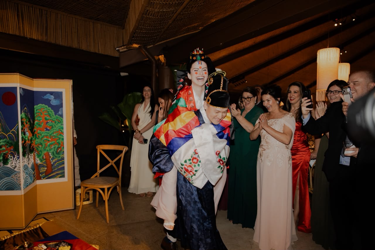 Lorena e Benjamin celebram encontro entre Brasil e Coreia em casamento na Região Serrana do Rio