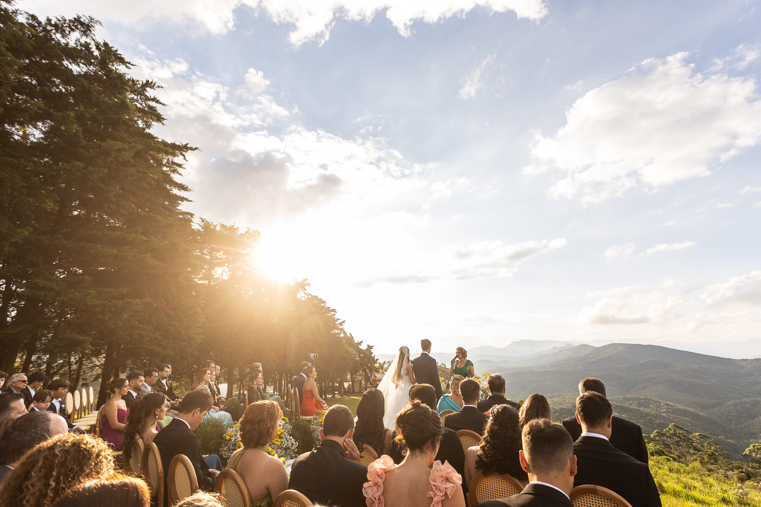Casamento sem celular? Entenda por que alguns noivos estão adotando essa prática